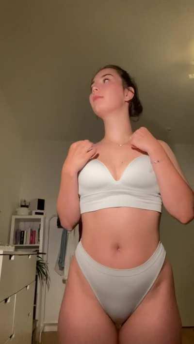 Hi to the same 4 guys who see me stripping half naked 🥰