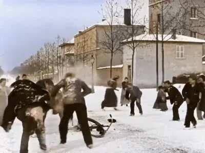 It seems so real... I would like to be there. The problem is not distance, but time: this happened 124 years ago.