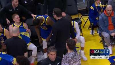 [Highlight] Steph for the THREE!