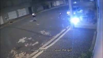  couple is approached by robbers, but react when they see that they are unarmed 