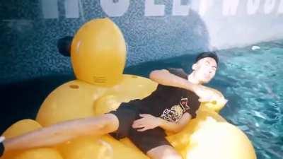 Ricegum spittin' sum bars 🥶🥶