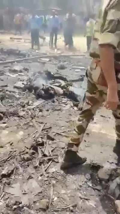 Graphic video of Ahmedabad plane crash. (Viewer discretion is adviced)