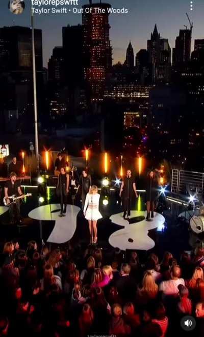 Taylor Swift in white makes my PP hard