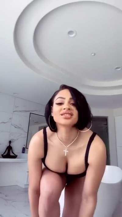 Tori Brixx (@torihughes)