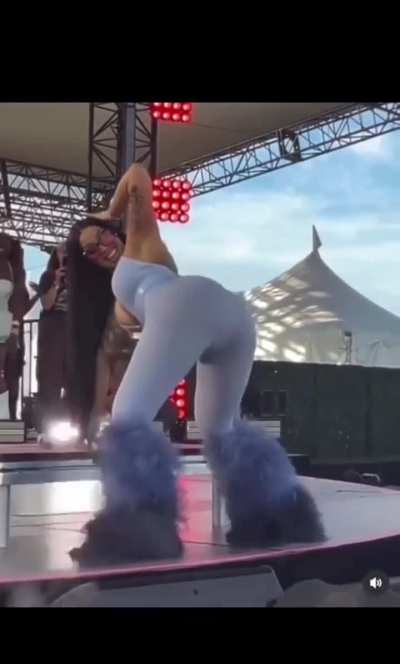 Obsessed, I’m not stopping until my ass is this big 😜