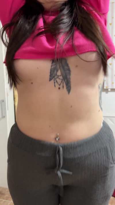 I bought this sweatshirt with the intention of accidentally showing my boobs