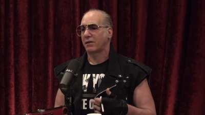 Whats Rogans laugh here 