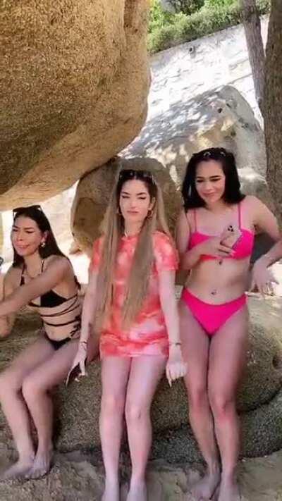 Yo creo que hoy Kim nos quiere matar de un paro cardíaco🔥😍🍑