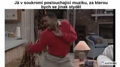 Hlavně ať se to nedoví máma