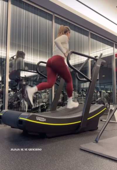 Corre como si tuviera una vrg metida en el culo JAJAJJ