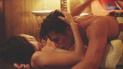 Malin Akerman Kate Micucci threesome plot from Easy (2016)