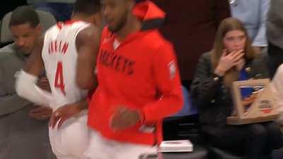 [Highlight] Eric Gordon gets the transition bucket (assist by Jalen Green) to put the Rockets up by 9 and force the Mavericks to take a time out