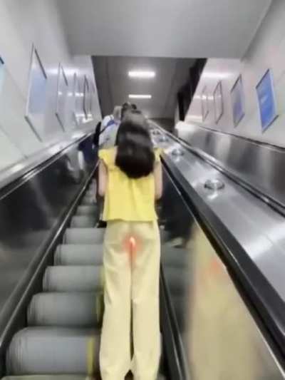 问下浪友，这是人形电脑天使心里的机器人吗，怎么一闪一闪的