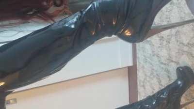 (36F) Like my boobs & boots?