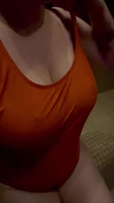 It’s getting hot in the sauna 🥵😏 Remember teachers needs relaxing and self care too 💋