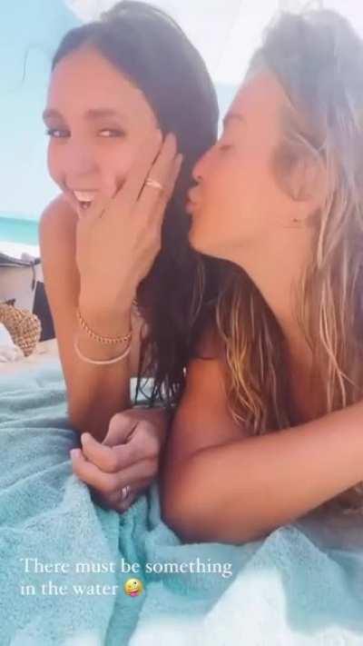 Nina Dobrev & Julianne Hough are definitely more than best friends