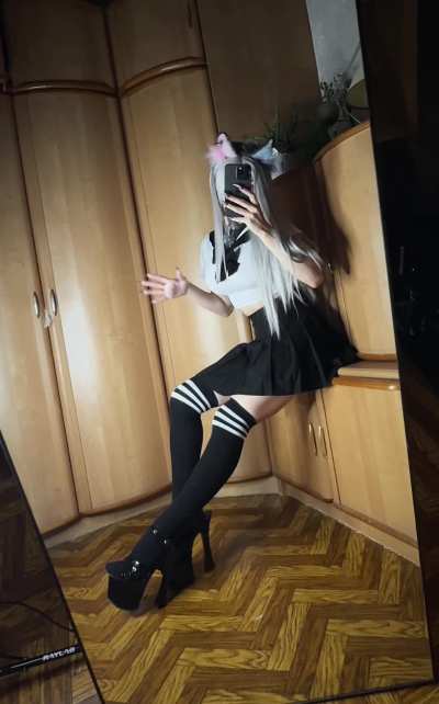 Be careful, the kitten can scratch hard