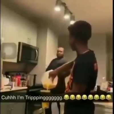 Cuhhh im tripppinggggg