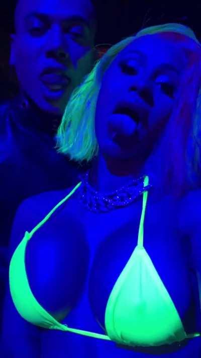 Cardi Tongue Action