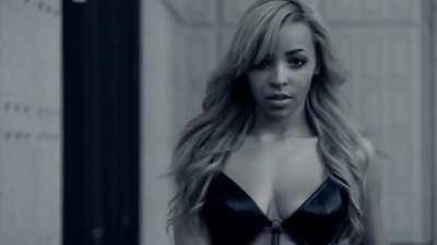 Young Tinashe bouncy bouncy walk from ICWD trailer