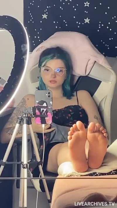 @nwana_feet (2024-04-08)