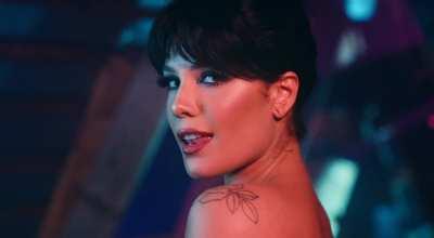 Halsey is pure sex