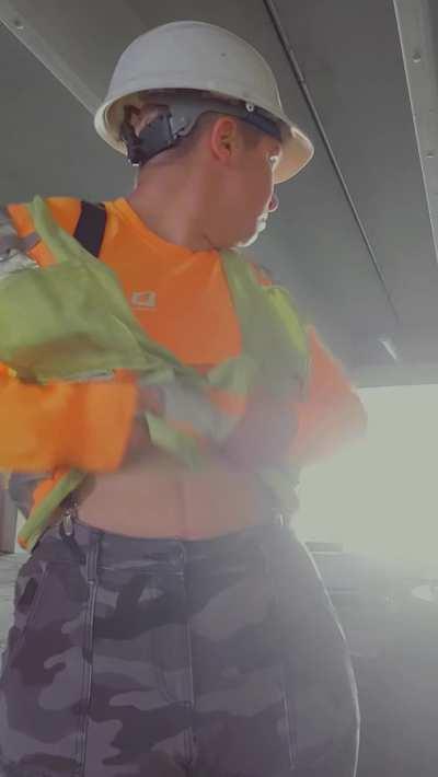 23f On a huge crowded construction site! I was so nervous 😵‍💫😵‍💫