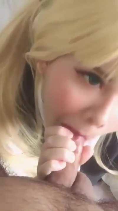 Lucillexs - Mamando la microverga del cornudo que la ayudó a llegar a Chile