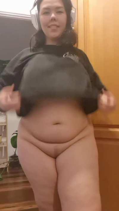 Can I be your chubby gamer gf? <3