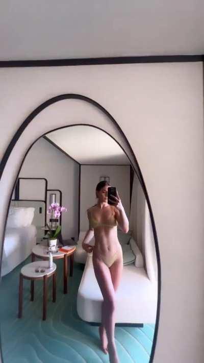 Lovi Poe nude bikini!