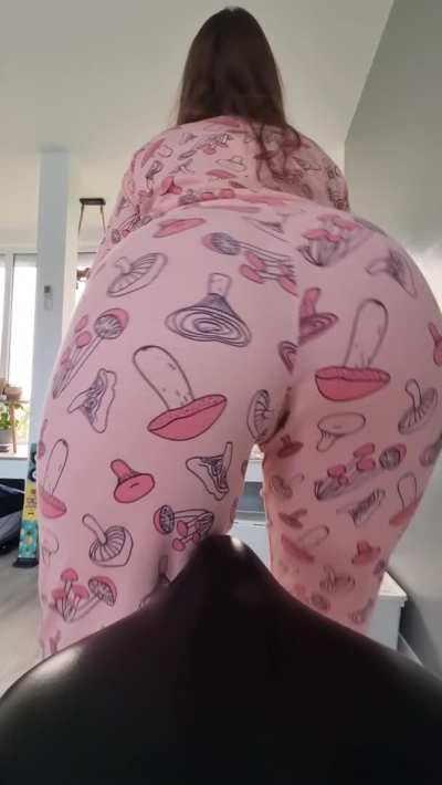 Hips swaying on the spinner