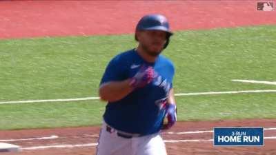 [Highlight] [Highlight] Meatball vs. Bowling Ball. Bowling Ball wins. Alejandro Kirk with a 3-run laser shot to left.
