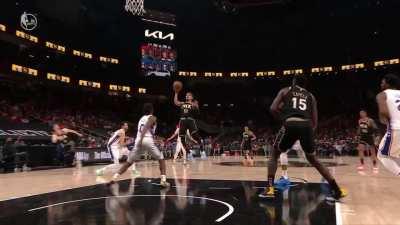 Highlight] Trae Young touch pass to Capela dunk