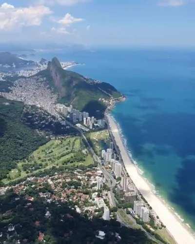 2769 ft above Rio de Janeiro 😬