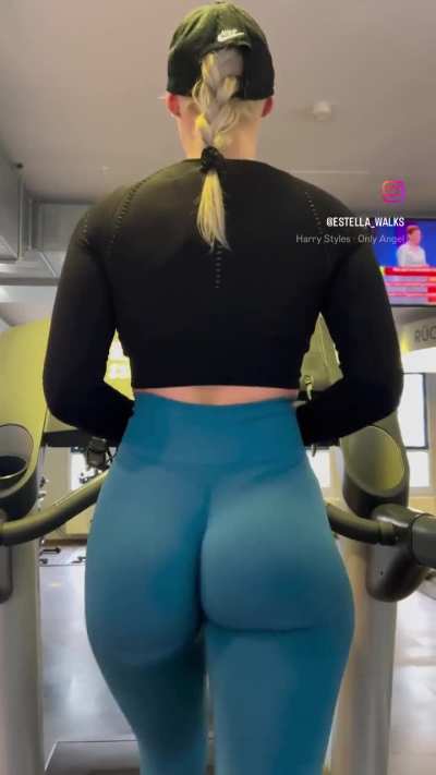 Cutie booty treadmill walk
