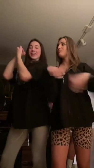 Shaking her ass in skintight leggings