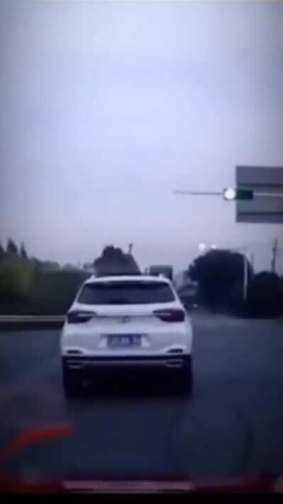 This guy’s reflex is immaculate