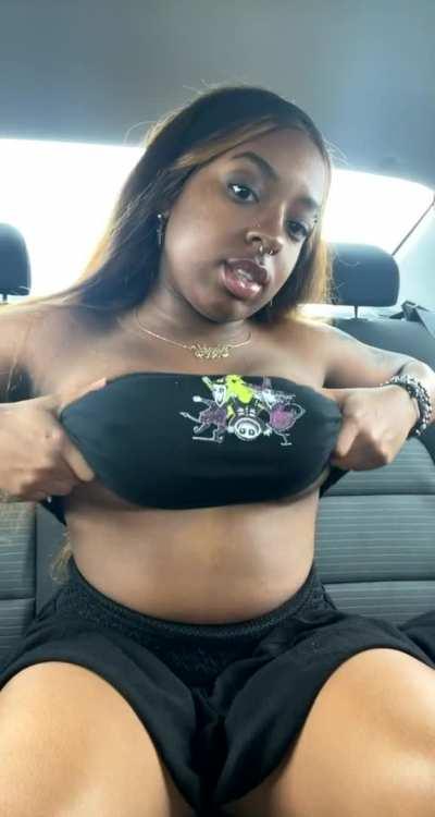 I love fingering myself to all the comments you guys leave