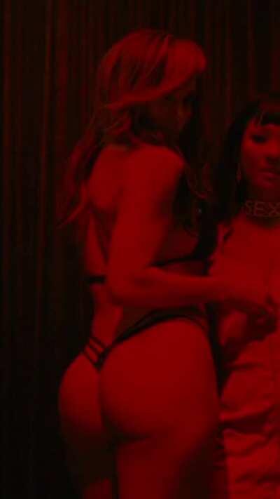 Jlo ( Jennifer Lopez )