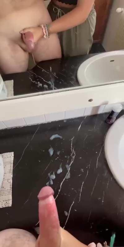 New nails and some hot cum🤭💦