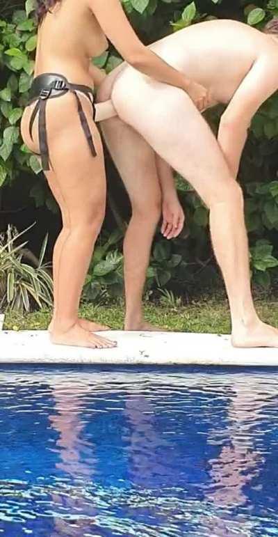 Pool side pegging 😈