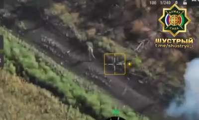 RU POV: Russian soldier survives FPV drone attack by batting it with his rifle 
