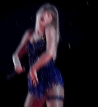 Whenever I see Tay Tay worship herself it makes me do the same for her