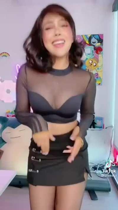 Neekolul looking cute and with a nice little butt wiggle