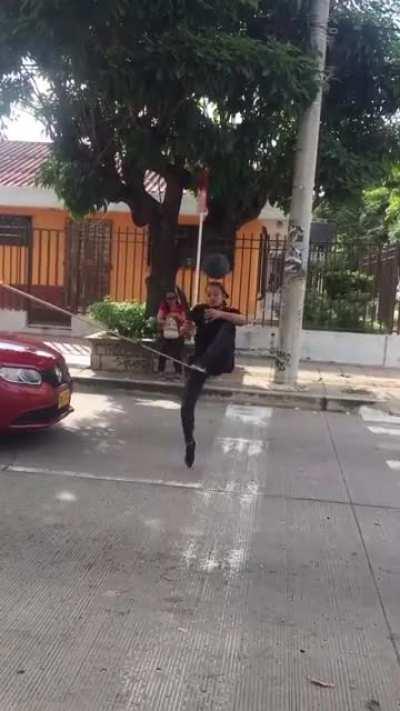 Incredible performance of a street artist