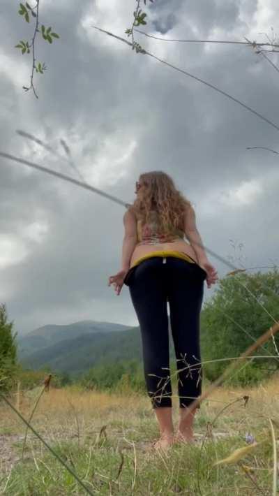 Flashing on a hike🙈