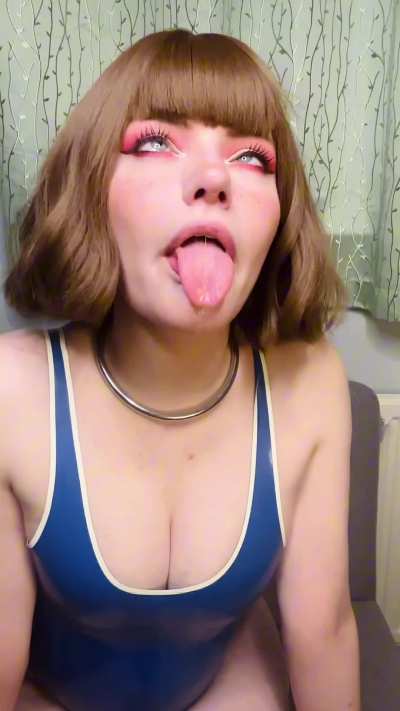 Seducing you with my tongue 