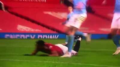 Anthony Martial dive vs Man City.