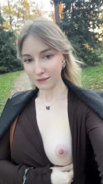 I like to show my tits in the park