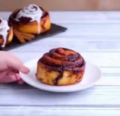 Tricks of the advertising industry that make food appear fresh and tasty.